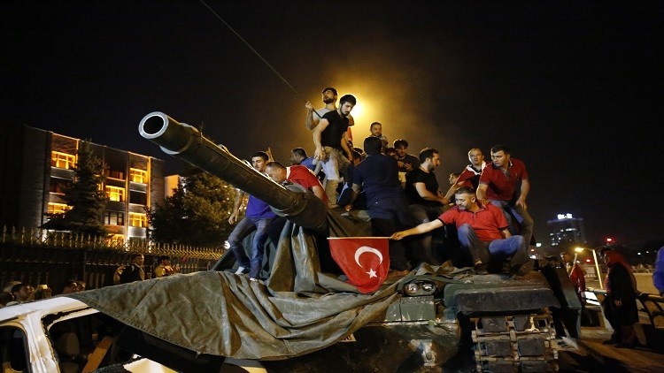 حزب السلم والتنمية يدين محاولة الانقلاب الفاشلة على النظام في تركيا