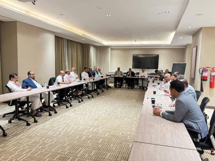 التكتل الوطني للأحزاب يستنكر استضافة زعيم المليشيا الحوثية في مؤتمر بيروت ويطالب بموقف رسمي من الحكومة